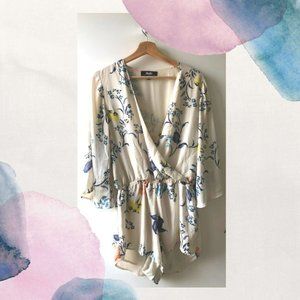 Romantic LuLu's flowered romper size L-shorts + 3/4 length sleeves